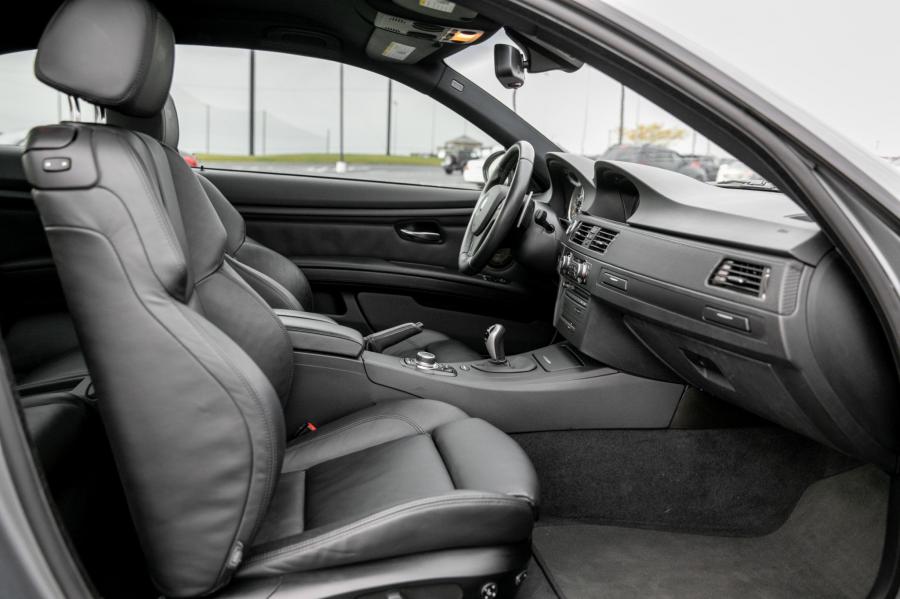 Интерьер BMW M3 Coupe (E93) 2011 года  (NA) (фото 52 из 80)